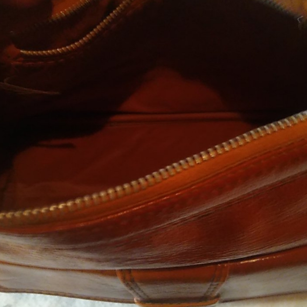 Handbag - Picture 9 of 10